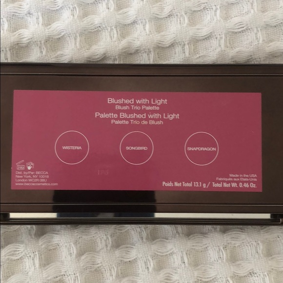 Becca - Blush Trio Palette - Blushed with Light. - Picture 5 of 6